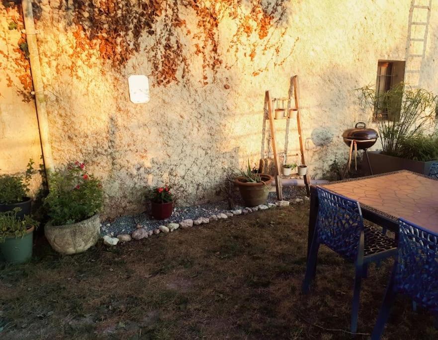 Ferienwohnung Gite A La Ferme Chaleureux Civrac-de-Blaye Exterior foto